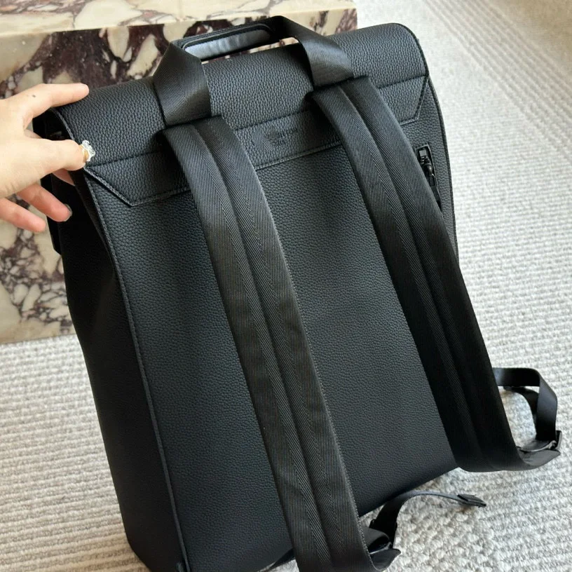 Adjustable Shoulder Straps Pebbled PU Leather Business Backpack, Unisex Large Capacity Laptop Travel Backpack, Ergonomic Casual Work Bag for Business, Office and Weekend Travel